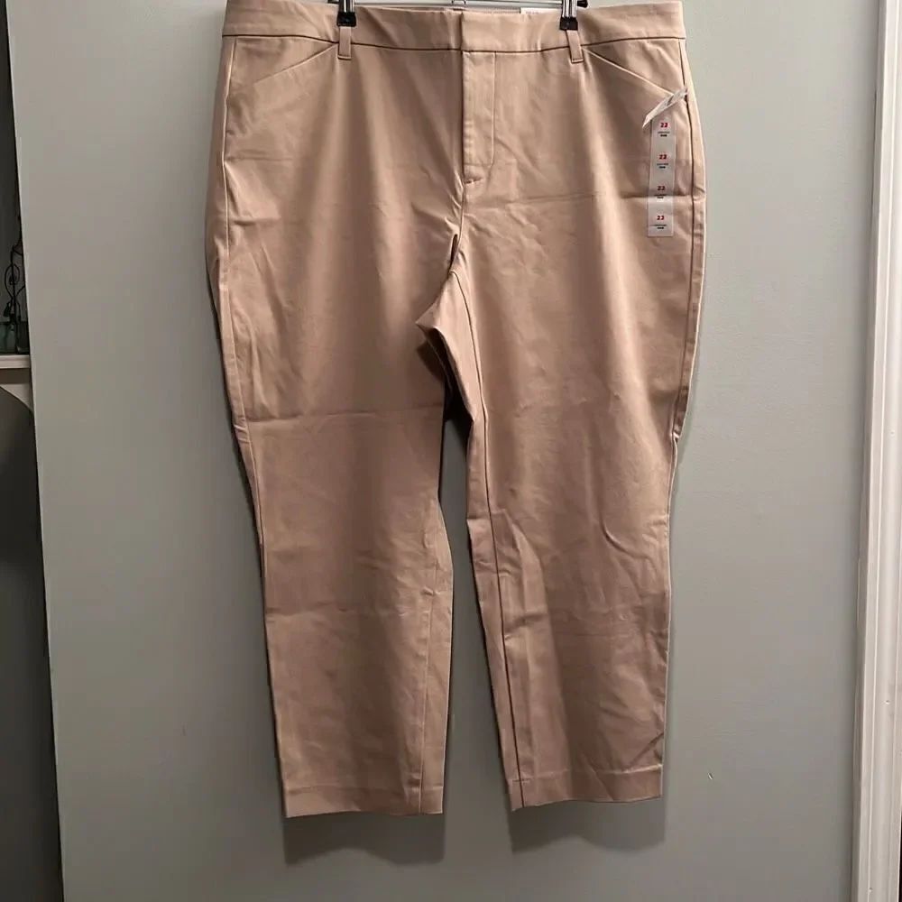 Old Navy Women's High Rise Pixie Never Fade Secret Slim Pockets Nude Size 22